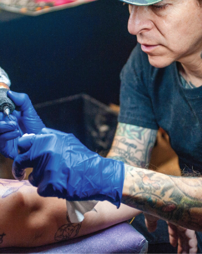 Jhon Rodriguez tattooing at Rail City Tattoo Convention